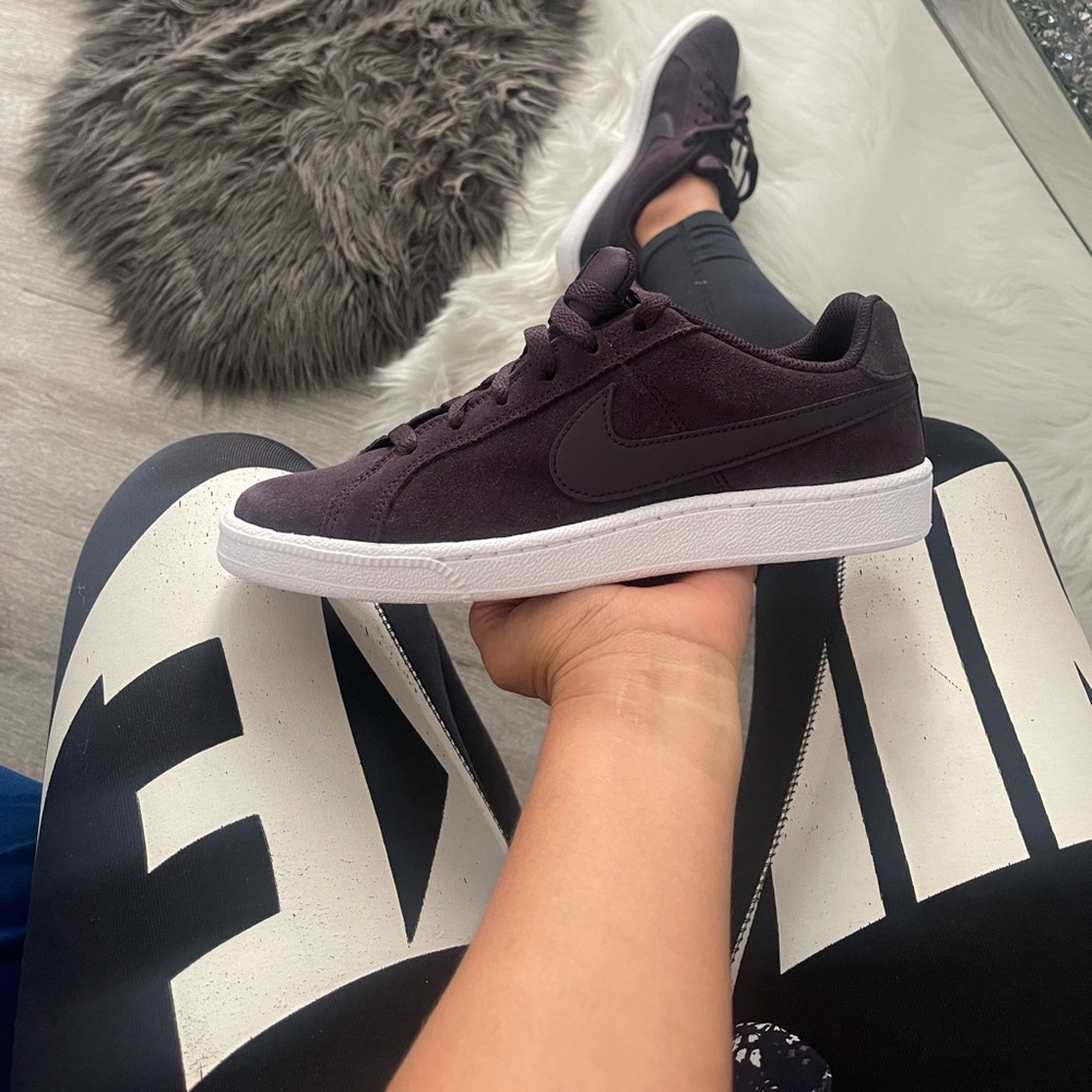 Nike Court royale suede new